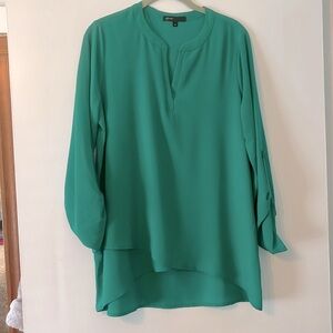 Beautiful green gently worn top by Gibson. Long length and great color.